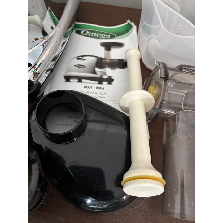 Omega 8006 Masticating Juicer Nutrition System With Attachments & User Manual - detail