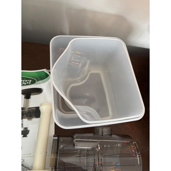 Omega 8006 Masticating Juicer Nutrition System With Attachments & User Manual - detail