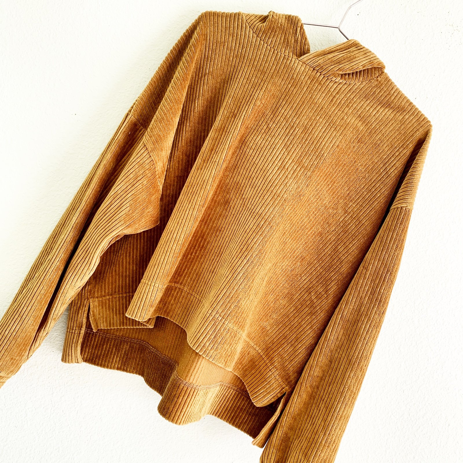 AERIE corduroy hoodie long sleeve sweatshirt cozy Medium sweater ribbed