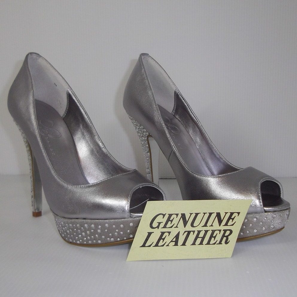 NWT Mariah Carey Pewter Leather Rhinestones 5 Stiletto Heel Pumps 7M