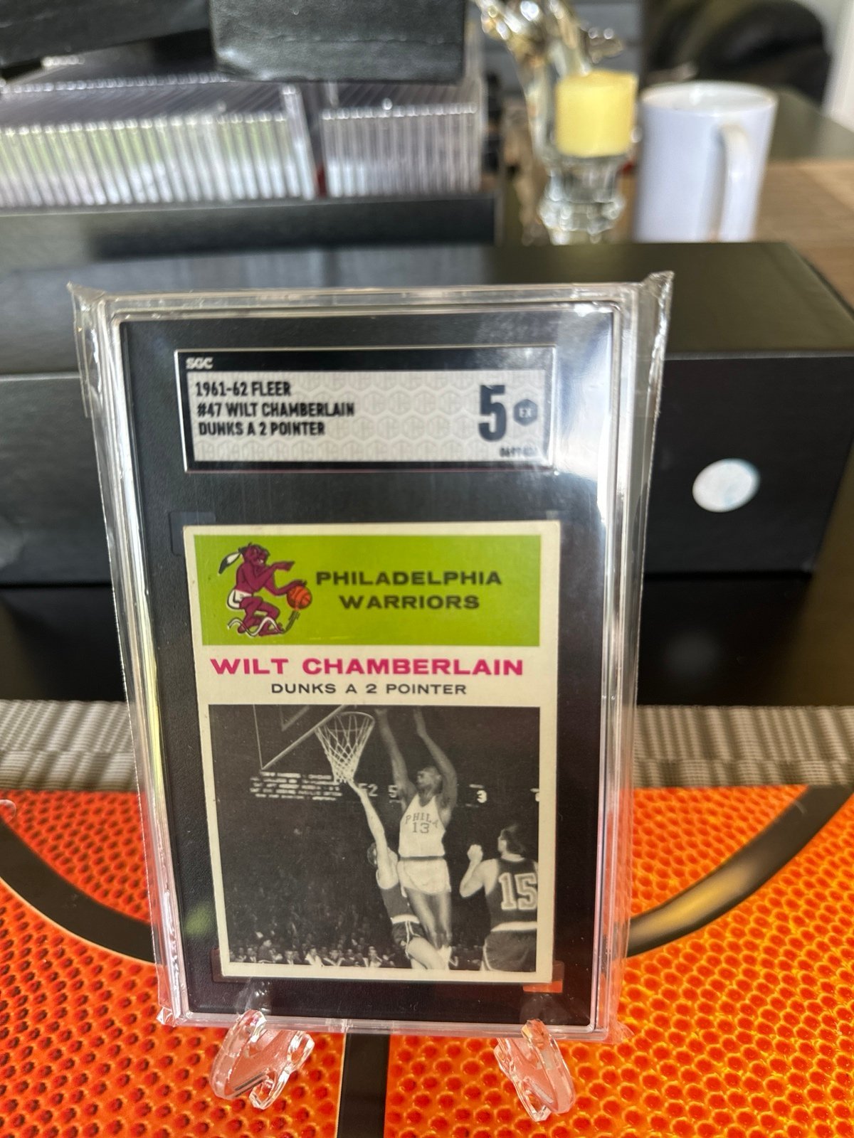 1961 Fleer #47 Wilt Chamberlain in Action Rookie Card RC SGC 5 EXHOF