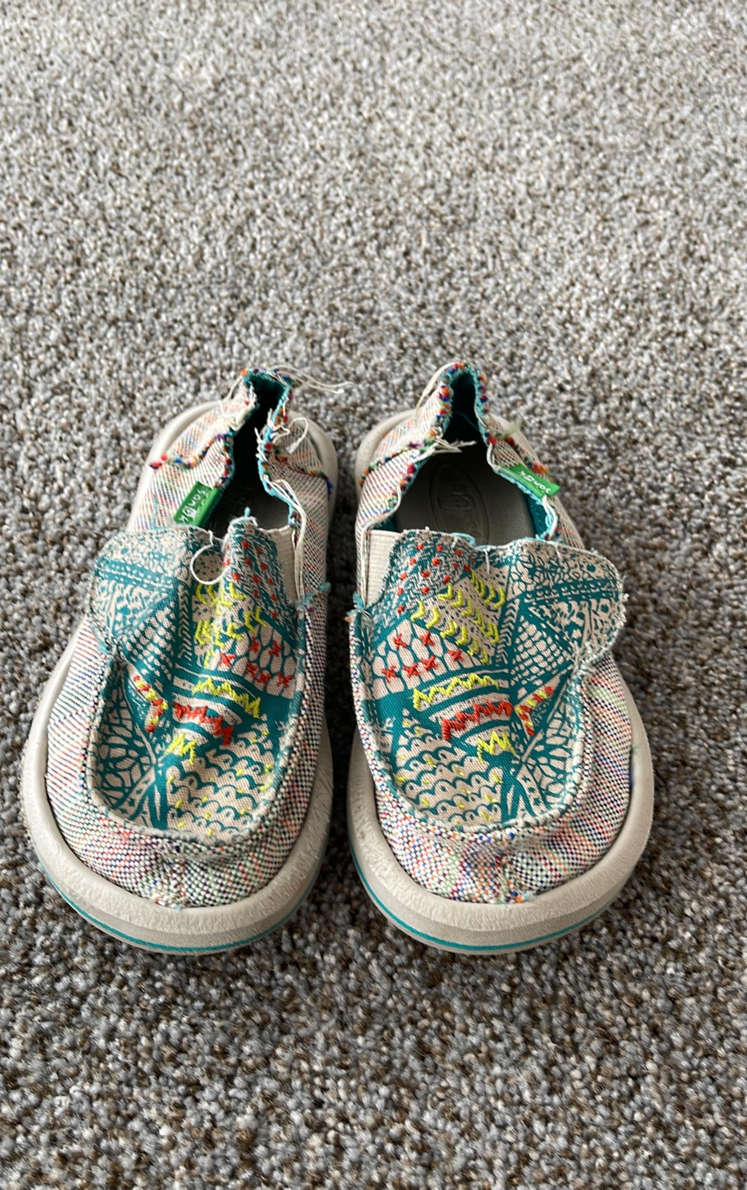 Sanuk toddler shoes size 10