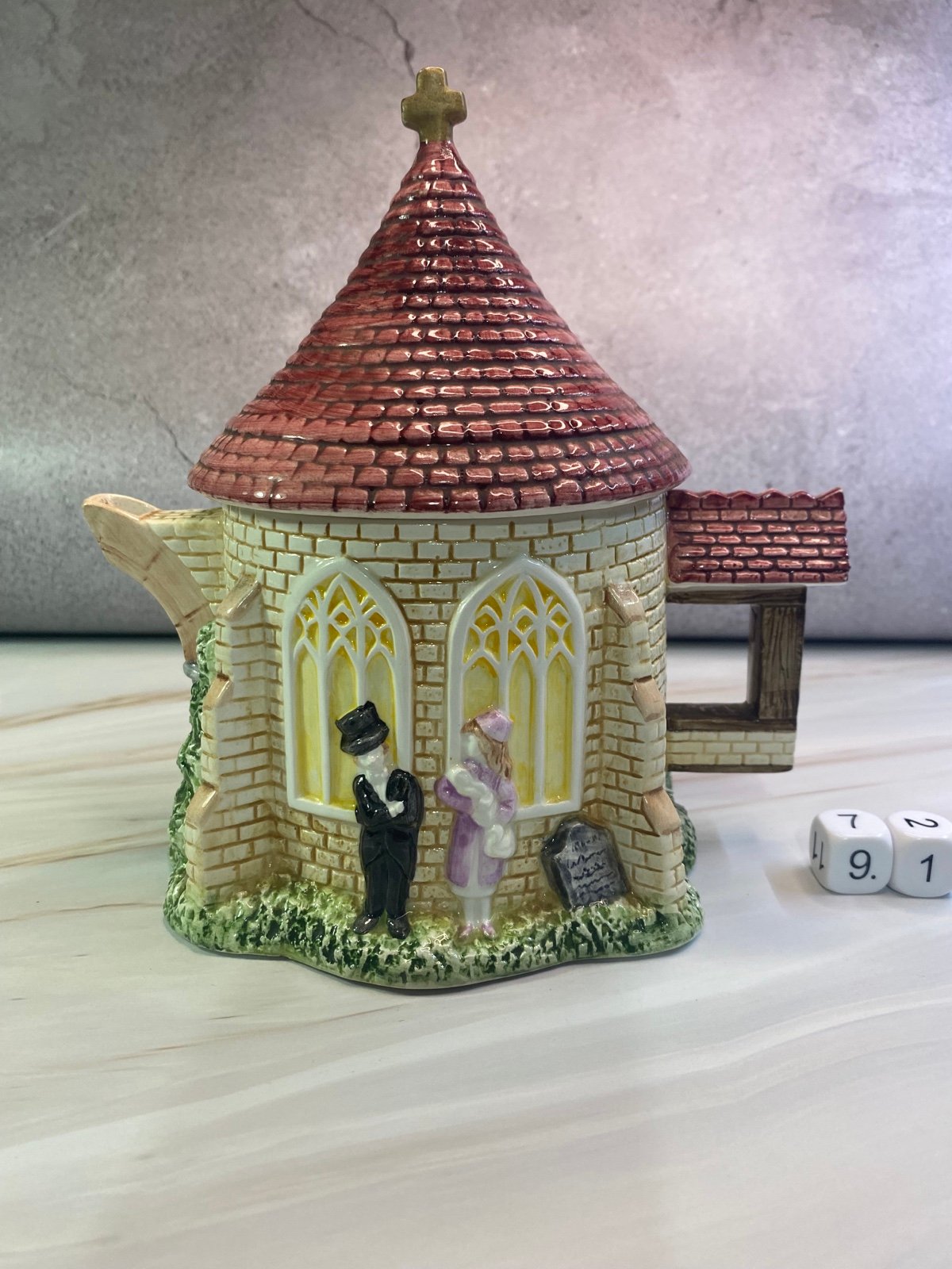 Gorgeous Leonardo Novelty Collectors Decorative Round Church Chapel With Christe
