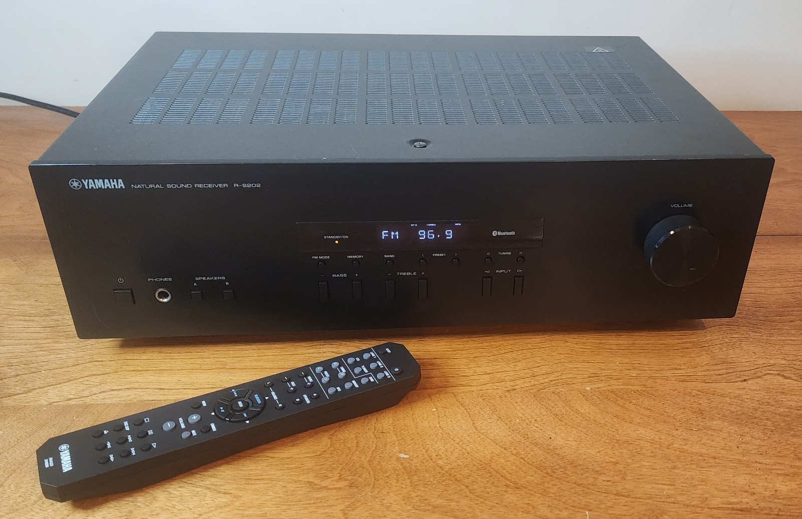 ReceiverYamaha RS202 Stereo Receiver w/Bluetooth (Used) Excellent Condition.