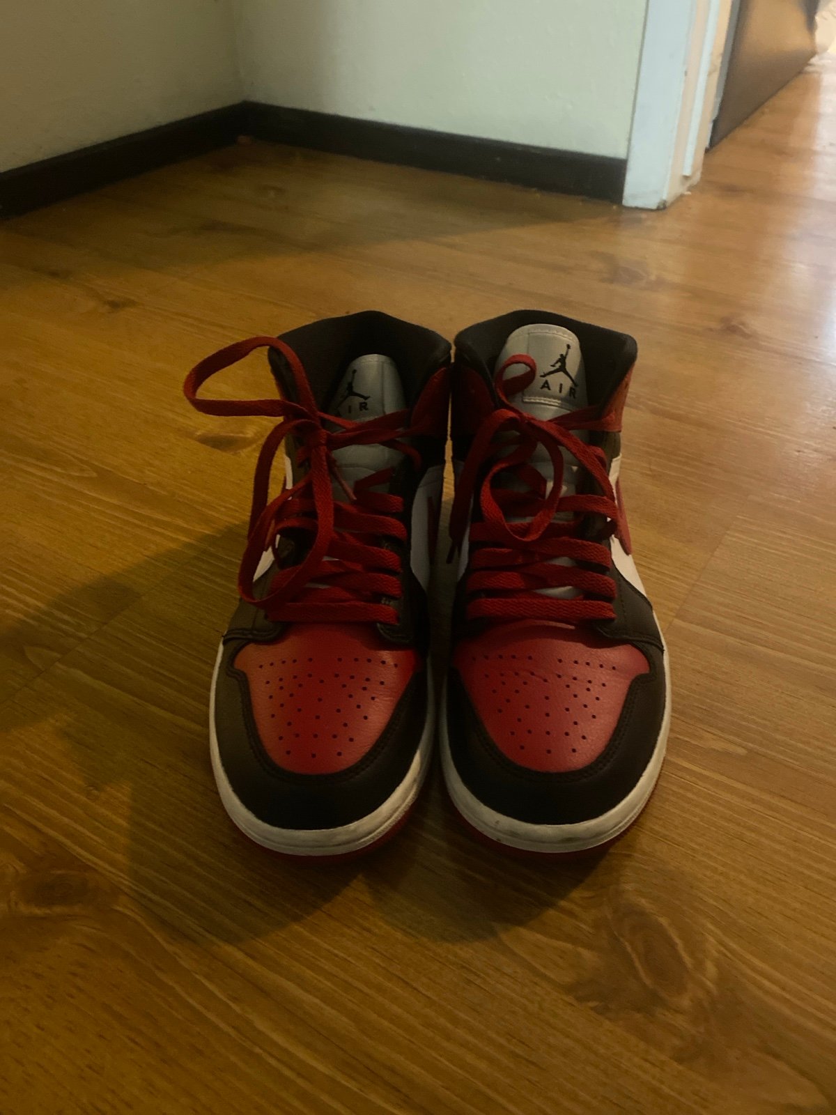 Nike Air Jordan 1 Mid Shoes