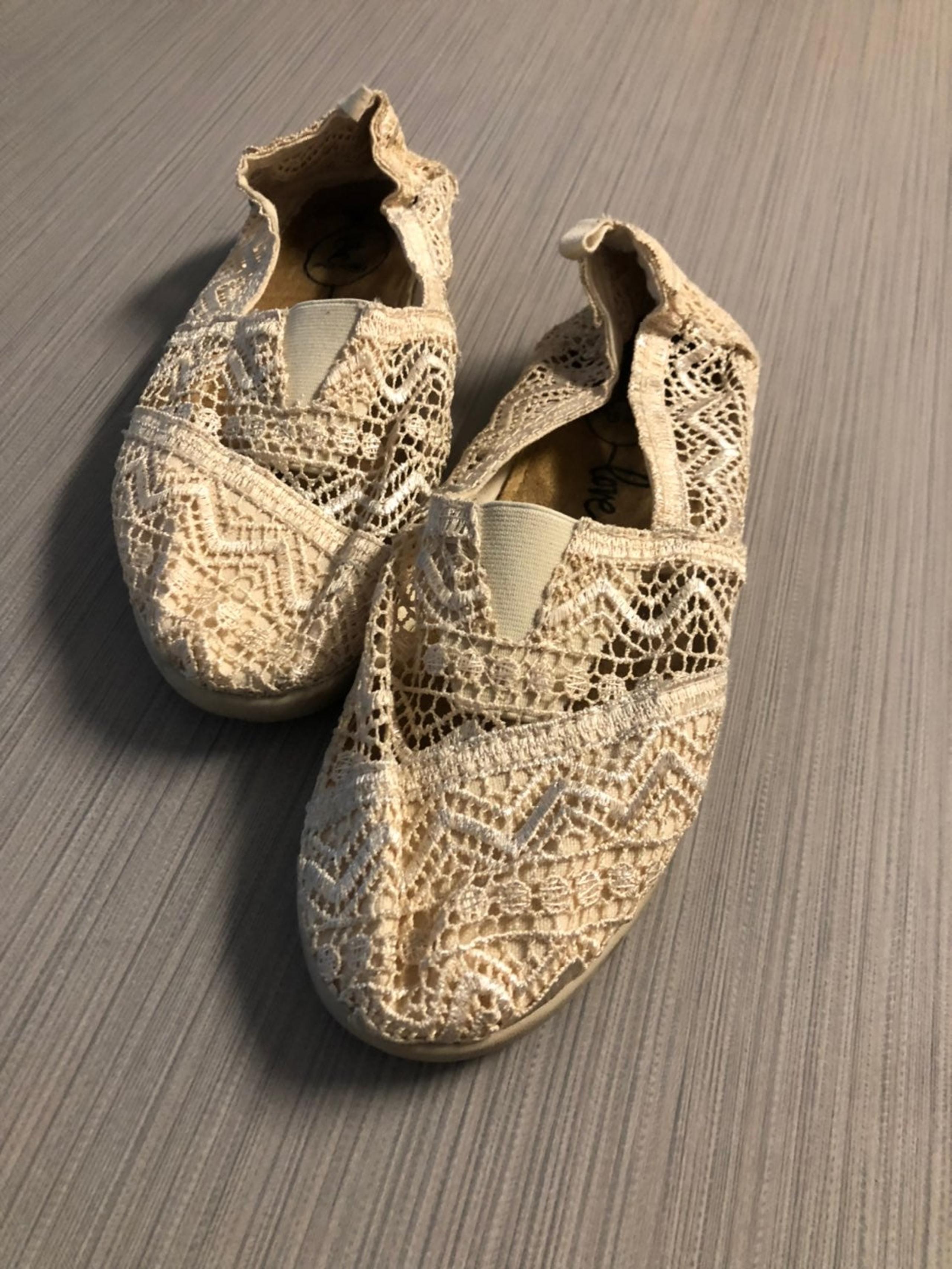 Casual shoes