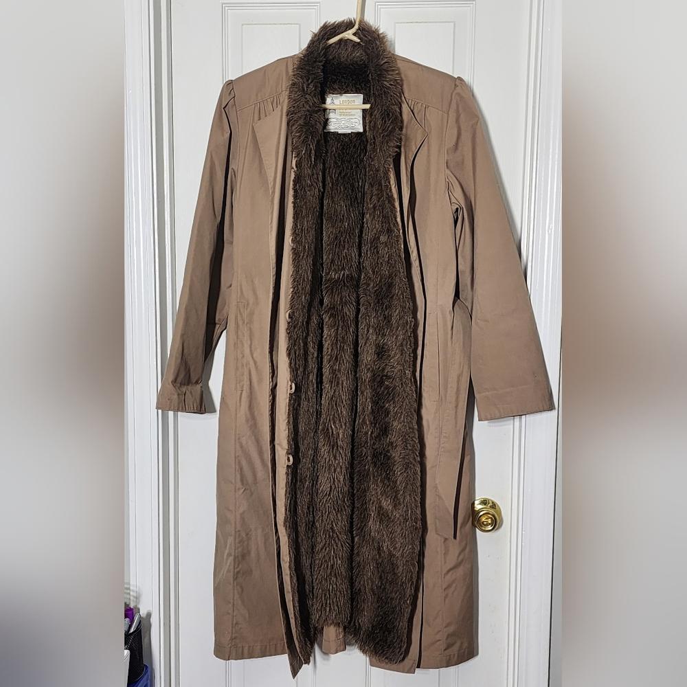 Vintage London Fog Women's Size 10R Long Sleeve Single-Breasted Fur Trench Coat