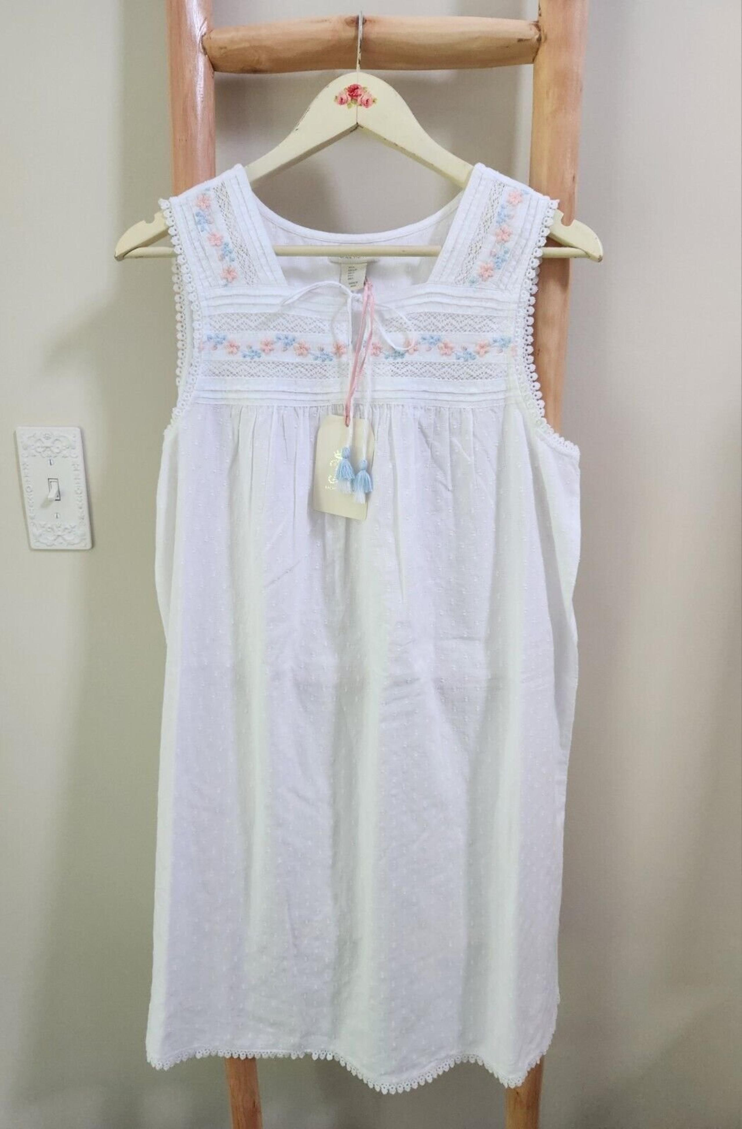 NWT RACHEL ASHWELL SMALL SHABBY CHIC EMBROIDERED NIGHTGOWN