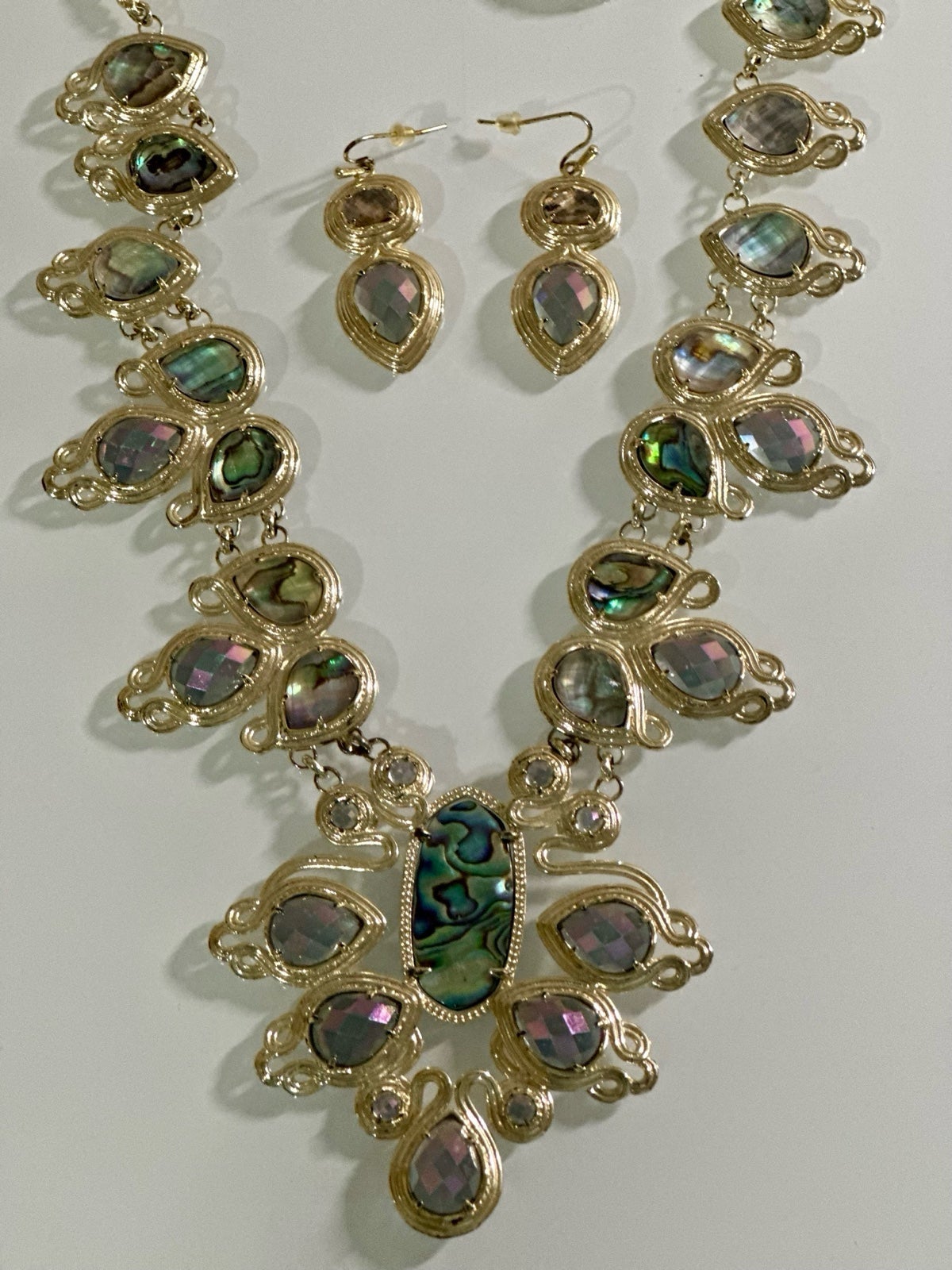 Kendra Scott Necklace and earrings set