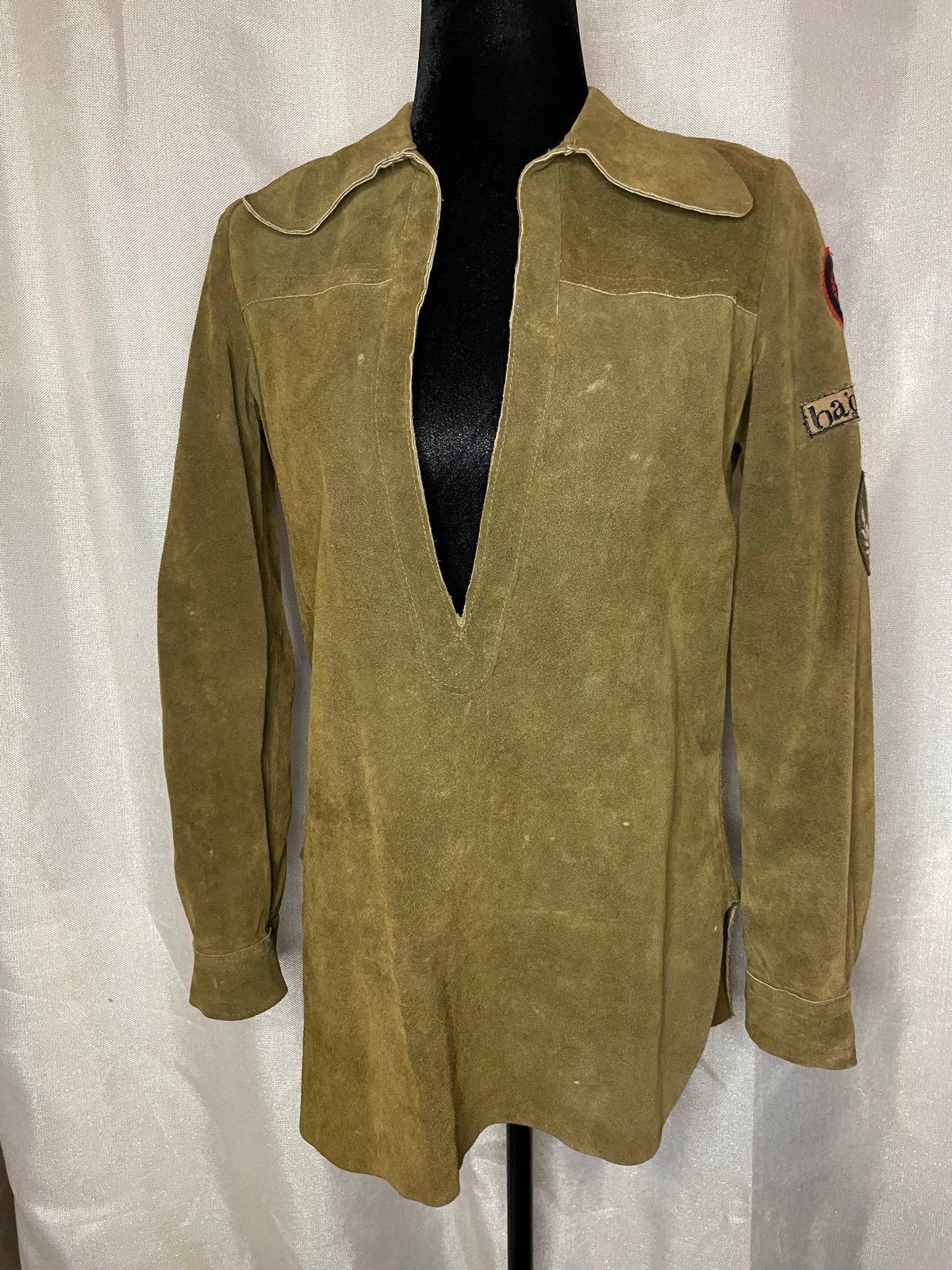 Vintage Bagatelle Beautiful Soft Suede Green button shirt.. small - medium