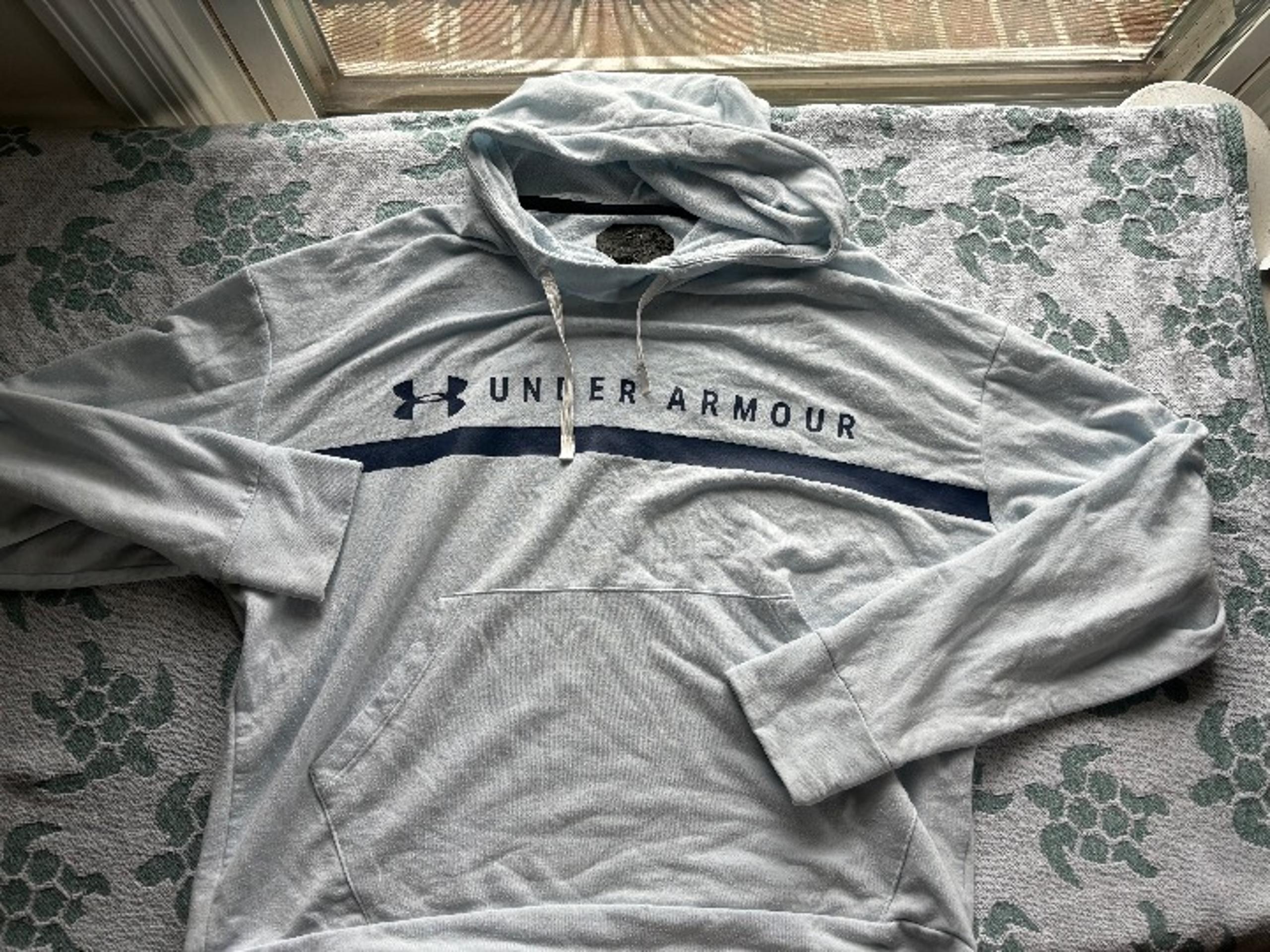 Under Armour Large Hoodie