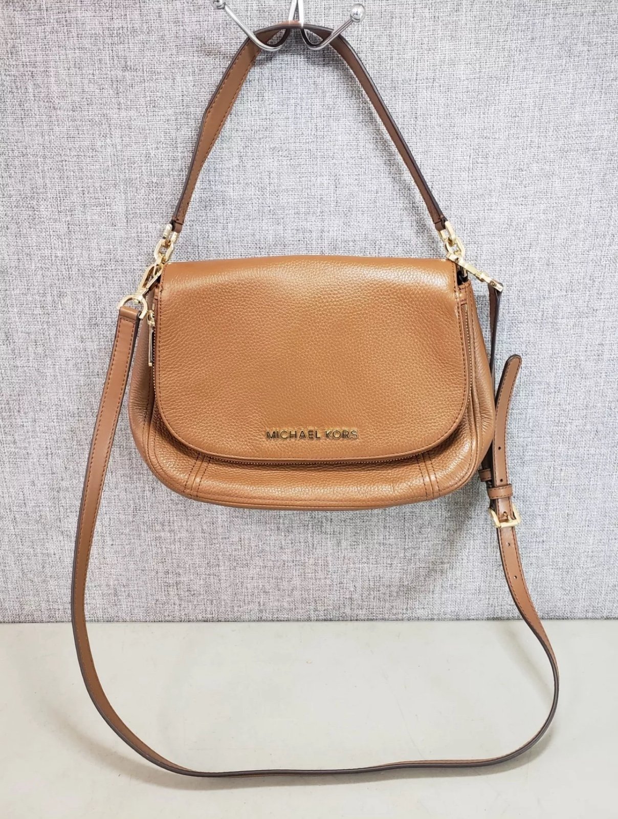 michael kors tan shoulder bag