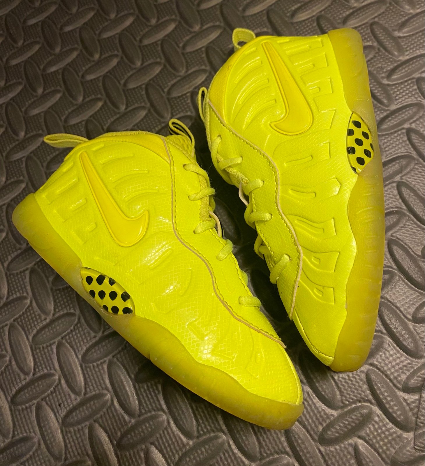 Nike Foamposite Pro Volt Green size 8c toddler shoes CLEAN