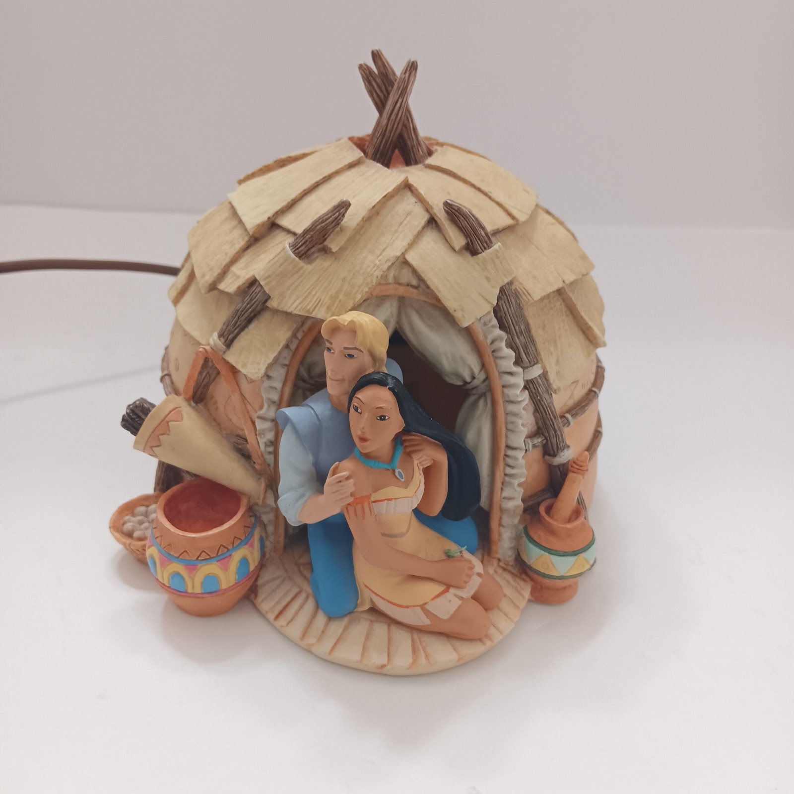 Enesco Disney Pocahontas Pocahontas & John Smith Hut Figurine Night Light