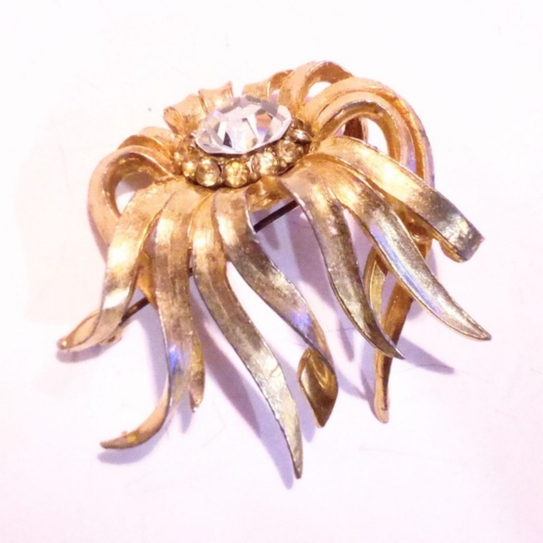Rare Vintage Anda Modes Gold Tone Rhinestone Flower Brooch