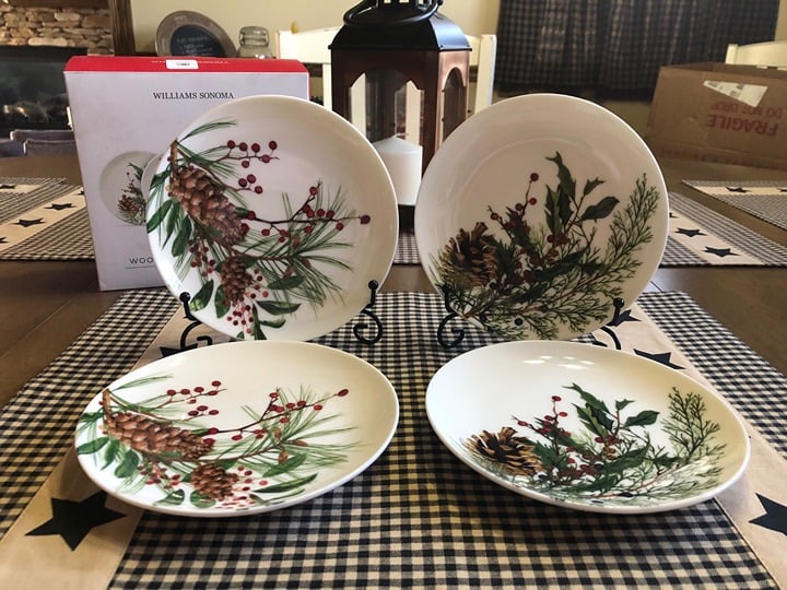 Williams Sonoma Woodland Berry Pinecone Appetizer Plates-NIB