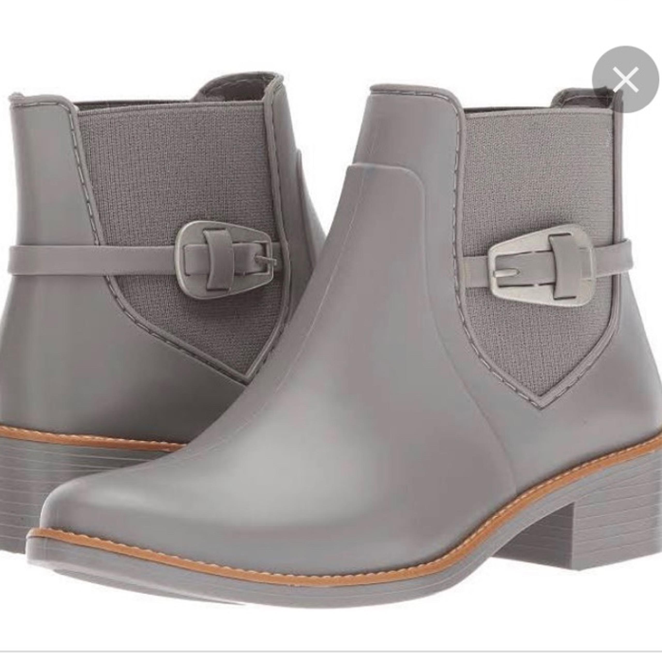 Bernardo Pansie Rain Boots
