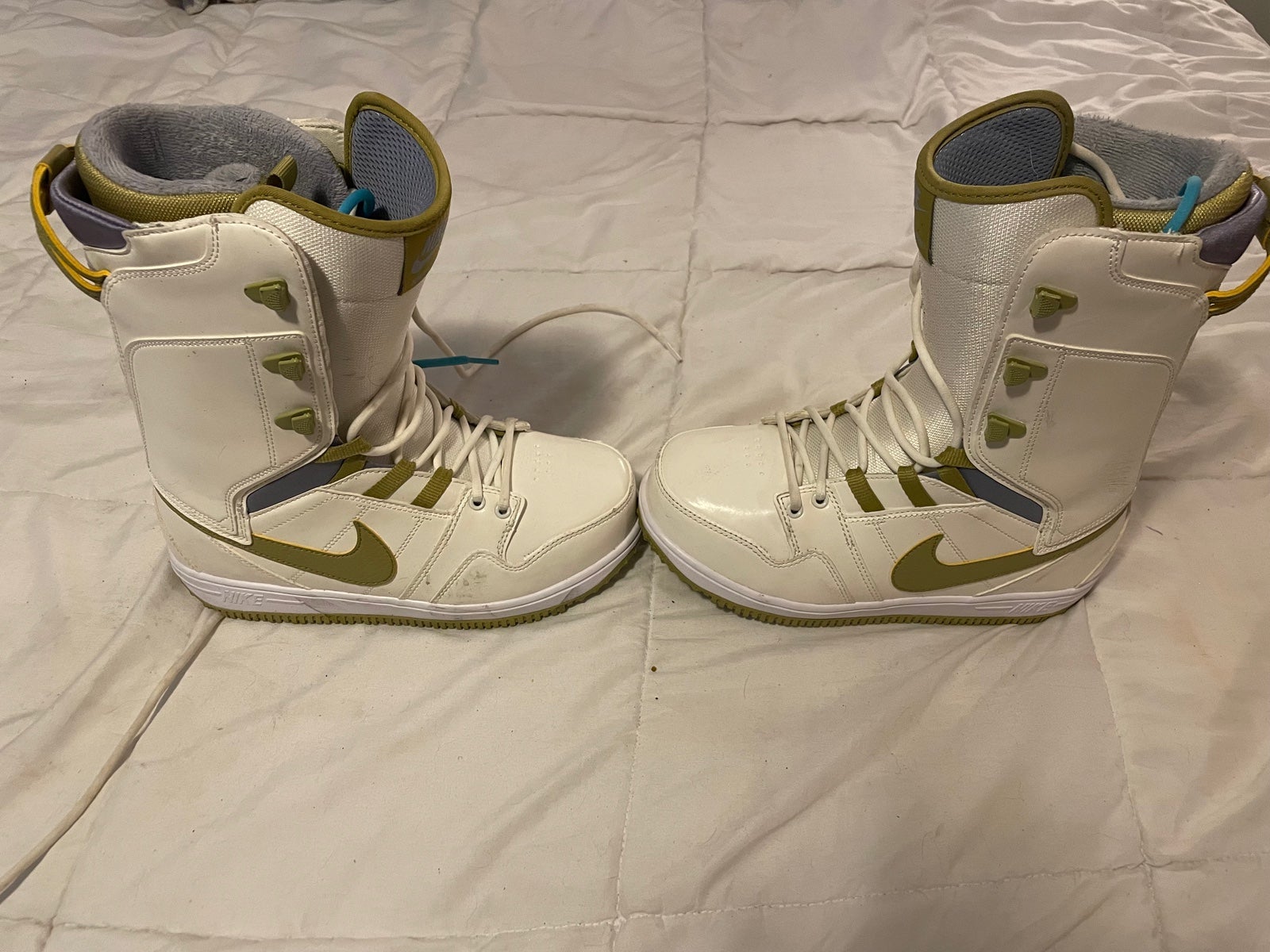 Women's Nike size 8 Snowboarding boots