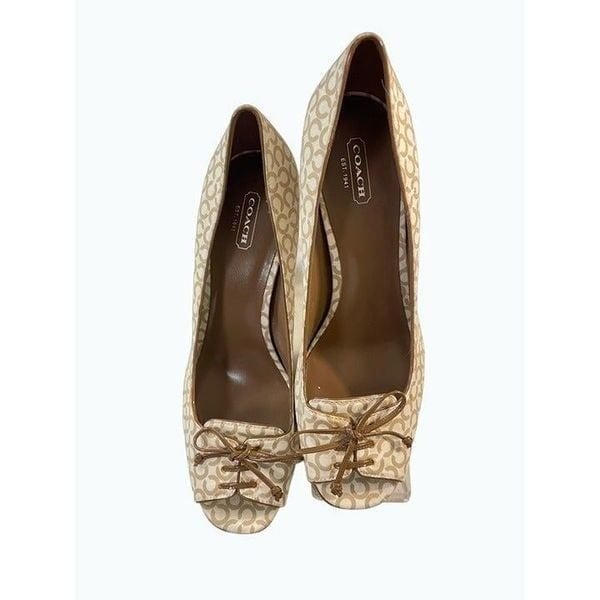 Coach Corey Shoes Heels Tan Beige Logo print 10 B
