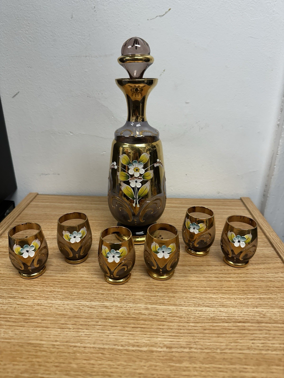 Murano Amethyst Glass Decanter w/ 6 Matching Shot Glasses Italy 24kt Gold accent