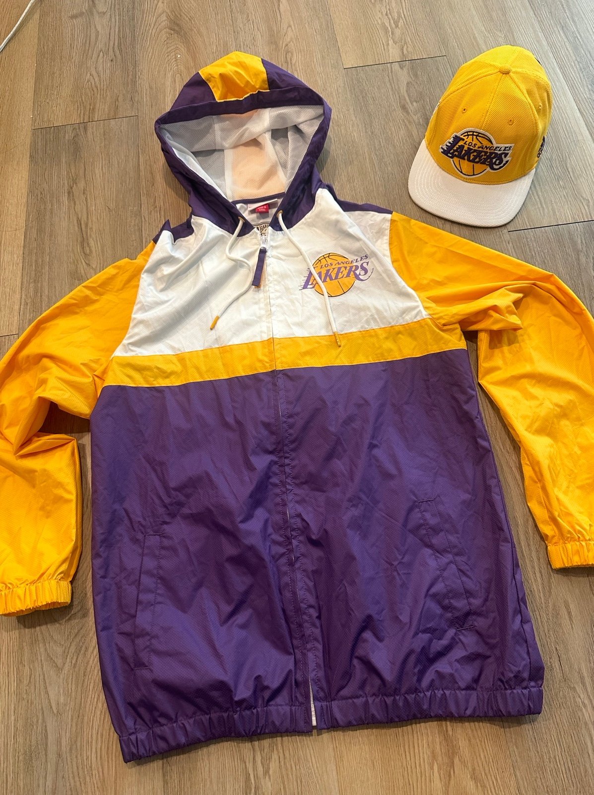 Vintage Lakers adidas SnapBack y2k & Mitchell & ness lakers windbreaker new NWOT