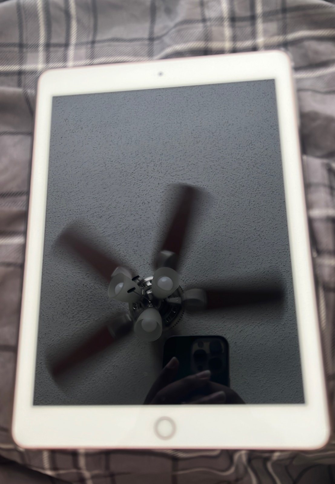 Apple iPad 6th Generation 32GB in Rose Gold