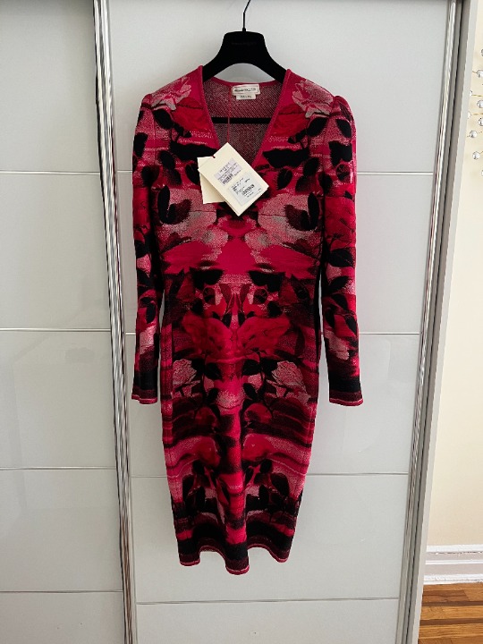 Alexander McQueen blurred rose jacquard fitted dress, size L(EU)/M(US), 1299.00