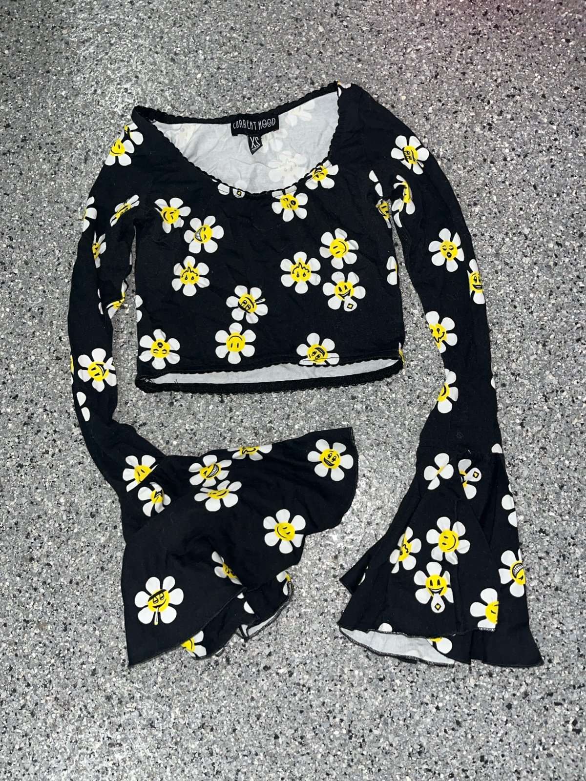 Current mood daisy bell sleeve crop top