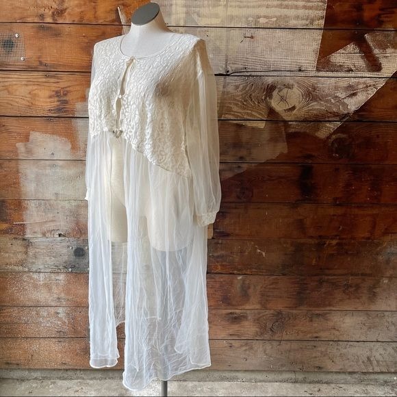 Roaman’s 1980’s Vintage Lace & Sheer Chiffon Robe