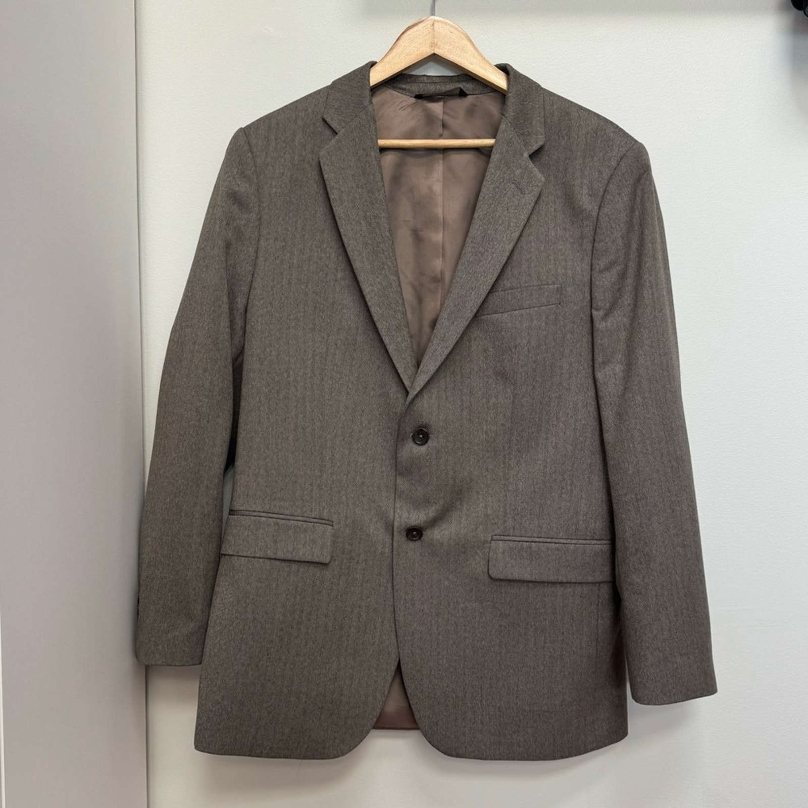 Banana Republic Tailored Slim Fit Suit Mushroom Color Size 44R, 36x32