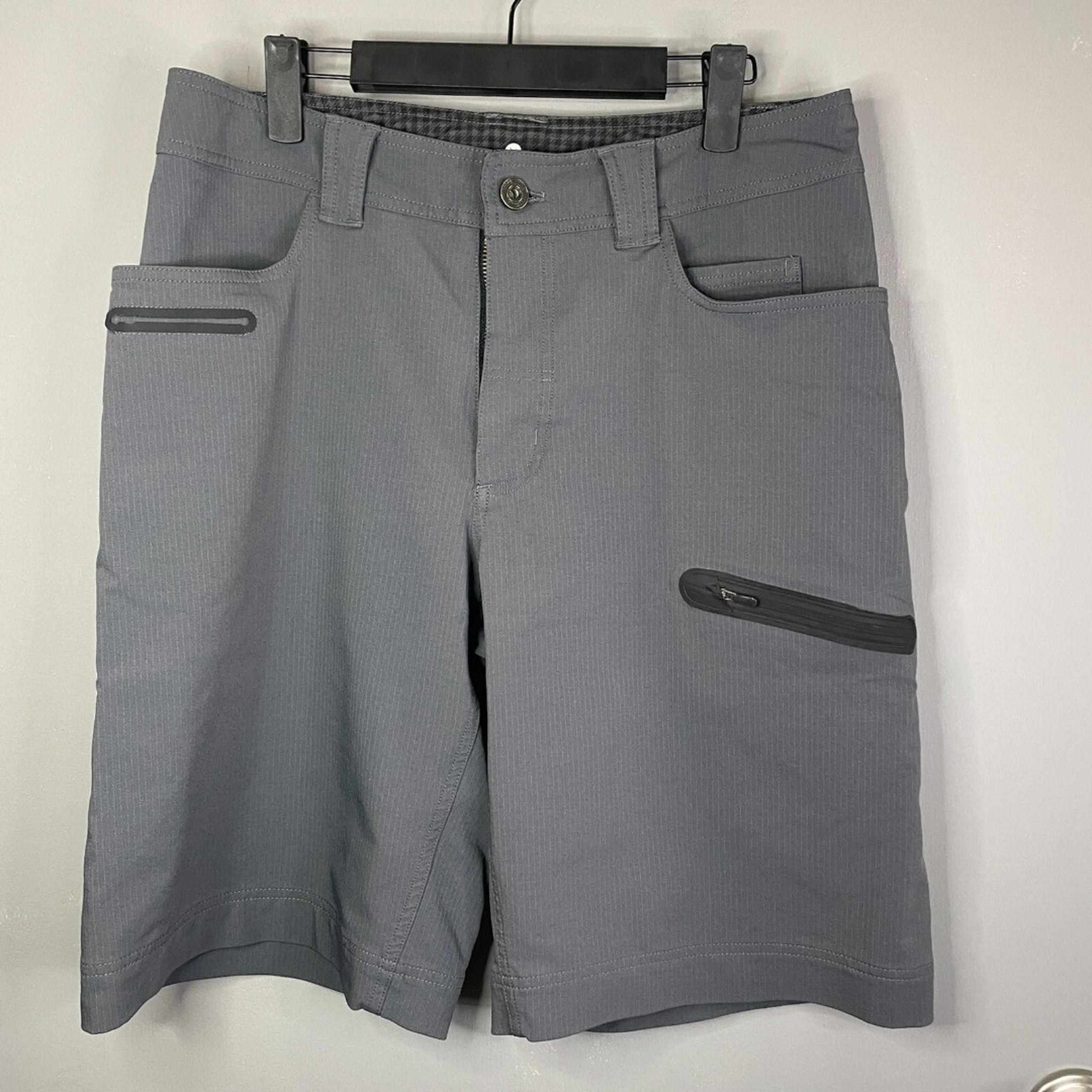 Lululemon Mens 34 Tech Commuter Gray Striped Cargo Shorts **READ**