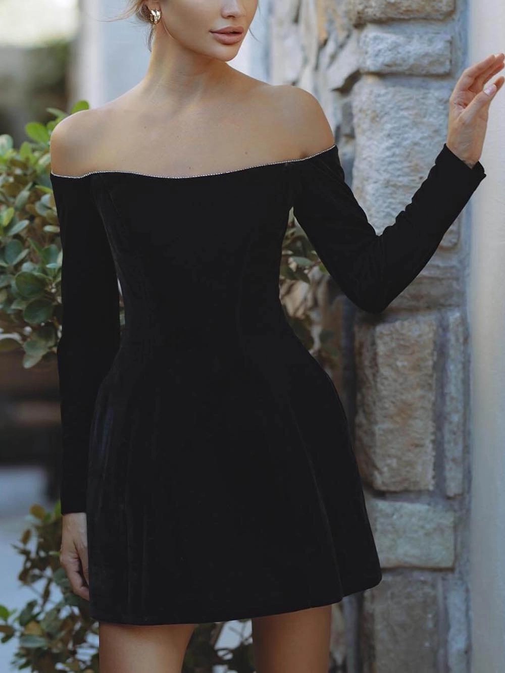 NWT Anthropologie BARDOT NADENE VELOUR LONG-SLEEVE MINI DRESS. Size 12