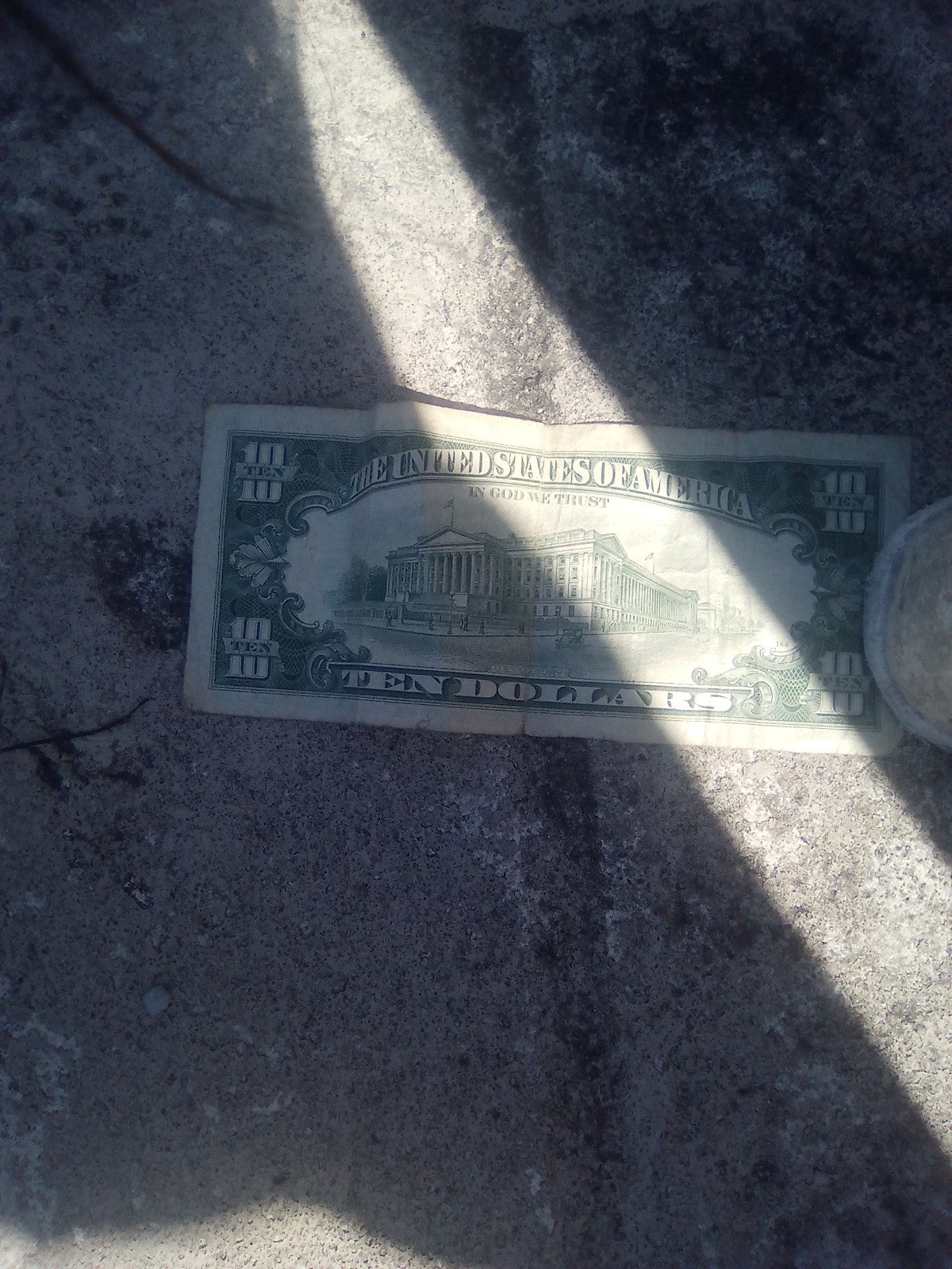 Old ten dollar bill can be a collectable it's spendable