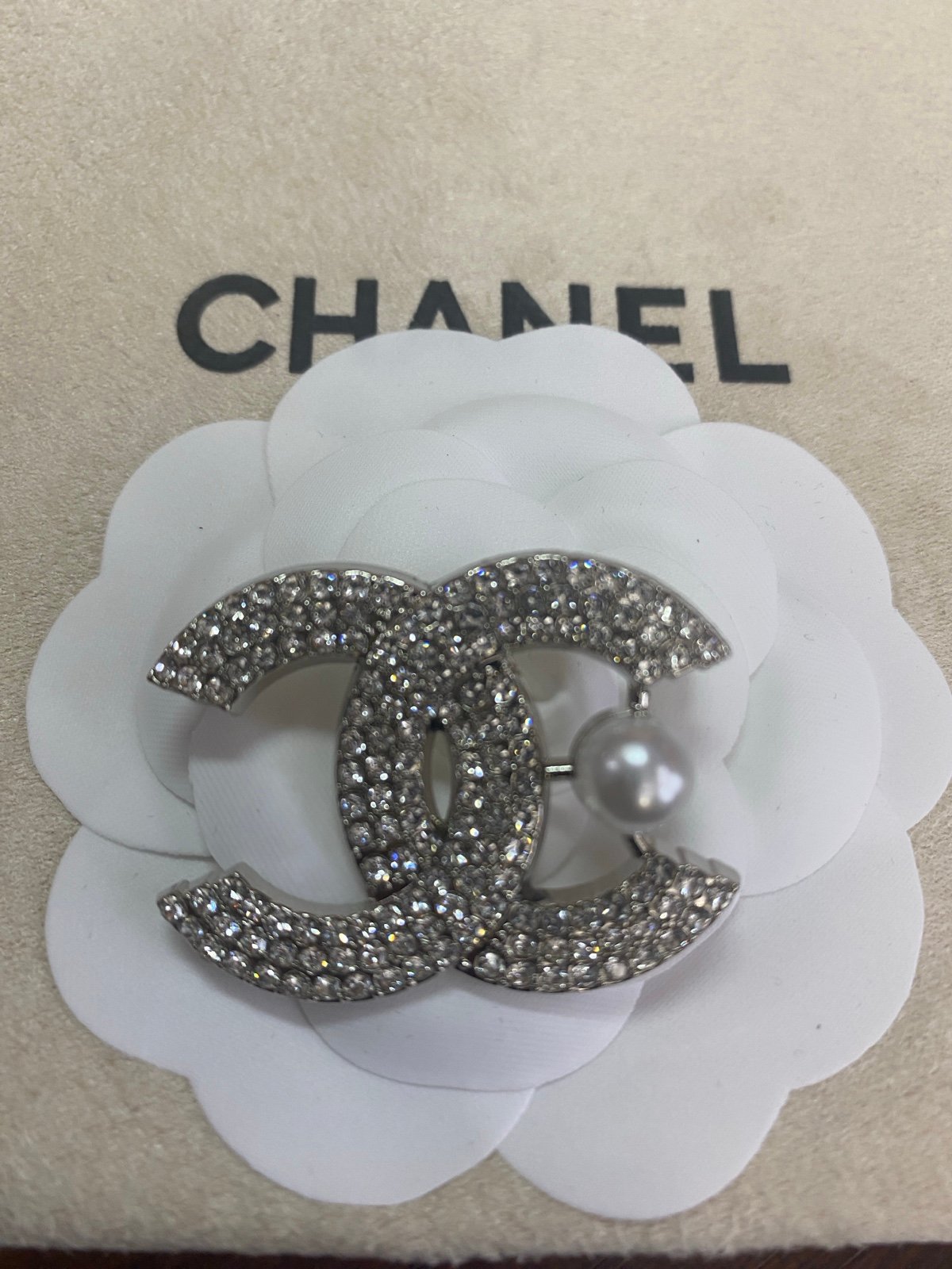 Silvertone Brooch with pearl accent