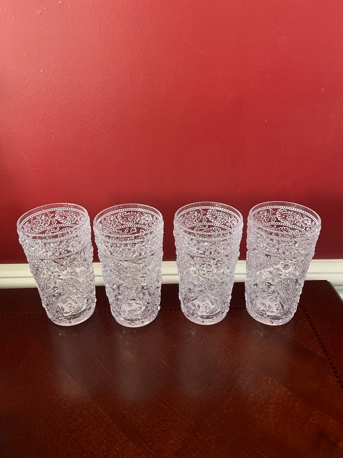 White Clear Beautiful Scroll Pattern Acrylic Drinking Glasses Set of 4-NWT