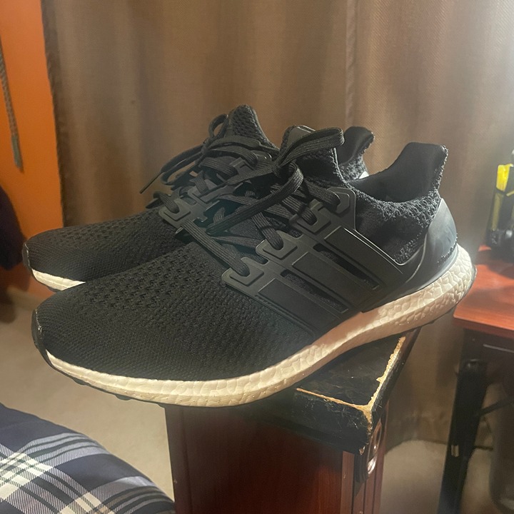 adidas Ultra Boost 5.0 black and white size 11