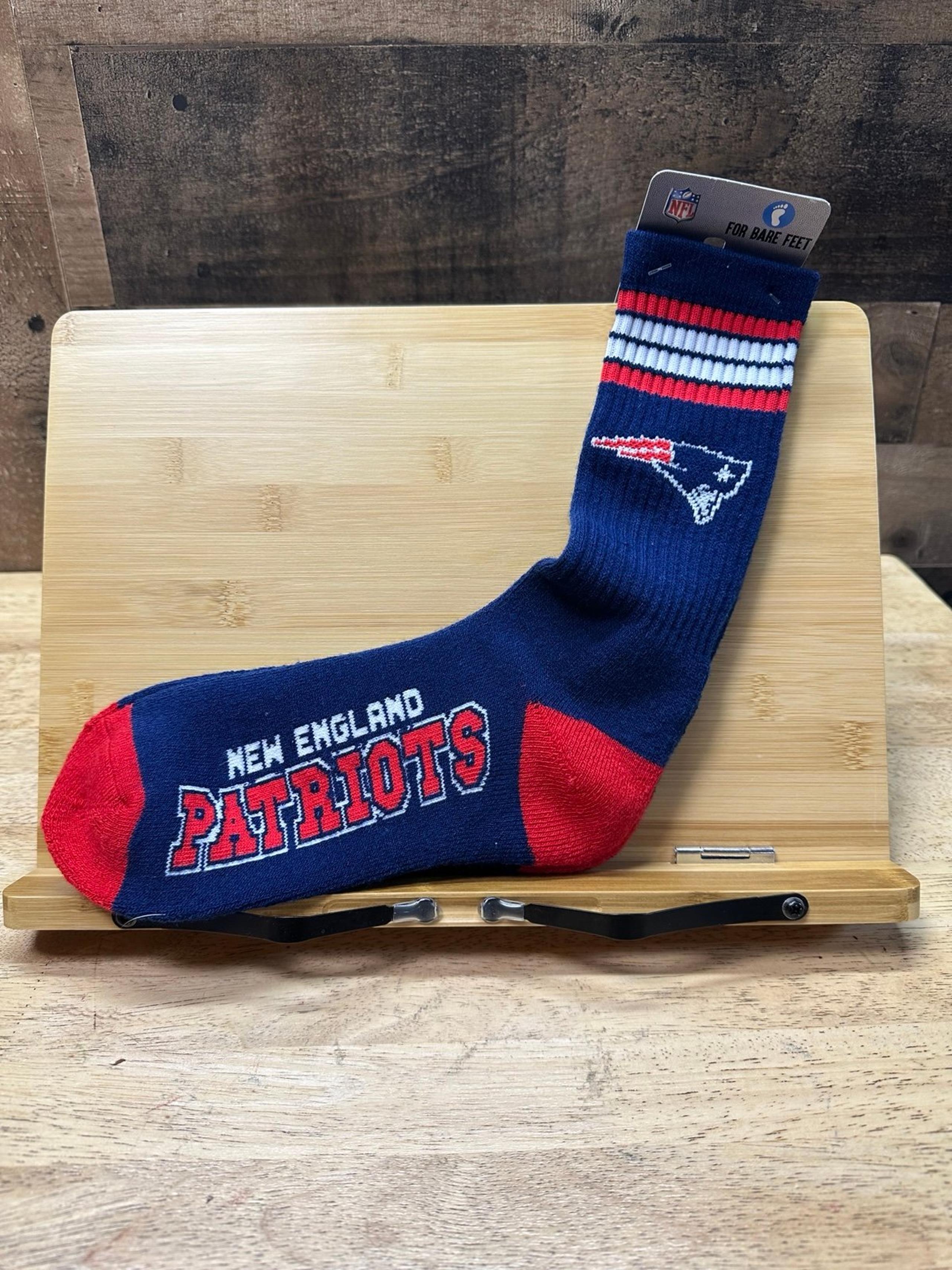 NEW NFL New England Patriots Mens Blue/Red/White Size L (10-13) Socks