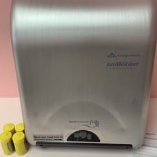 Automated toucheless towel