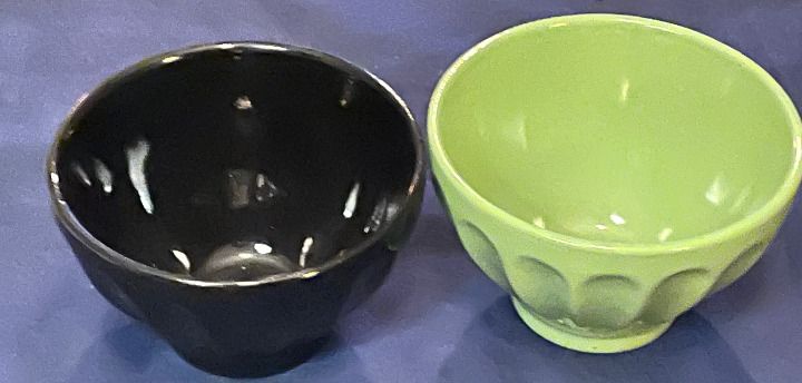 Lot of 2 Gibson Kitchen Serving Bowls 1 Black 1 Green 5-3/4 x 4 Tall