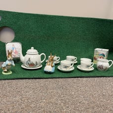 RARE 12 piece Peter Rabbit Wedgwood Tea Set - original, mint vintage condition -
