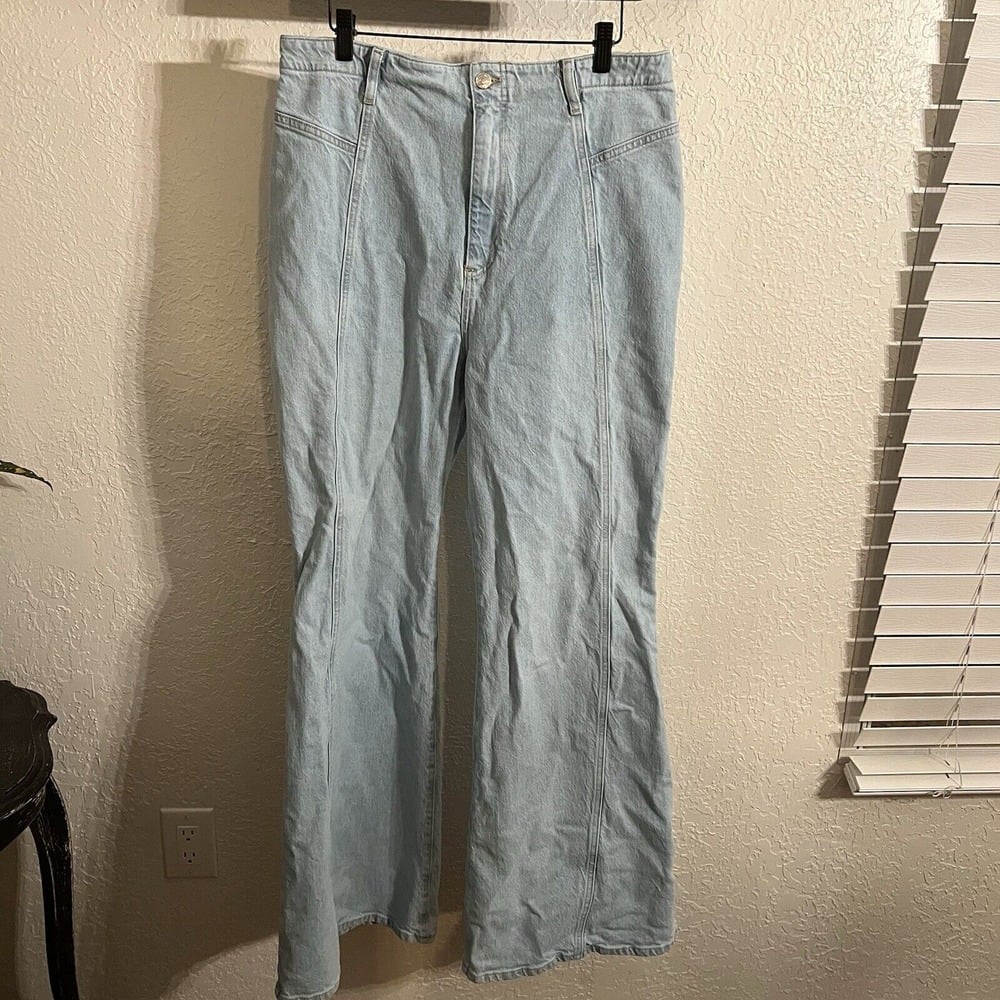 We The Free 33L Wide Leg High Rise Light Wash Zipper Fly Pleated Front & Back