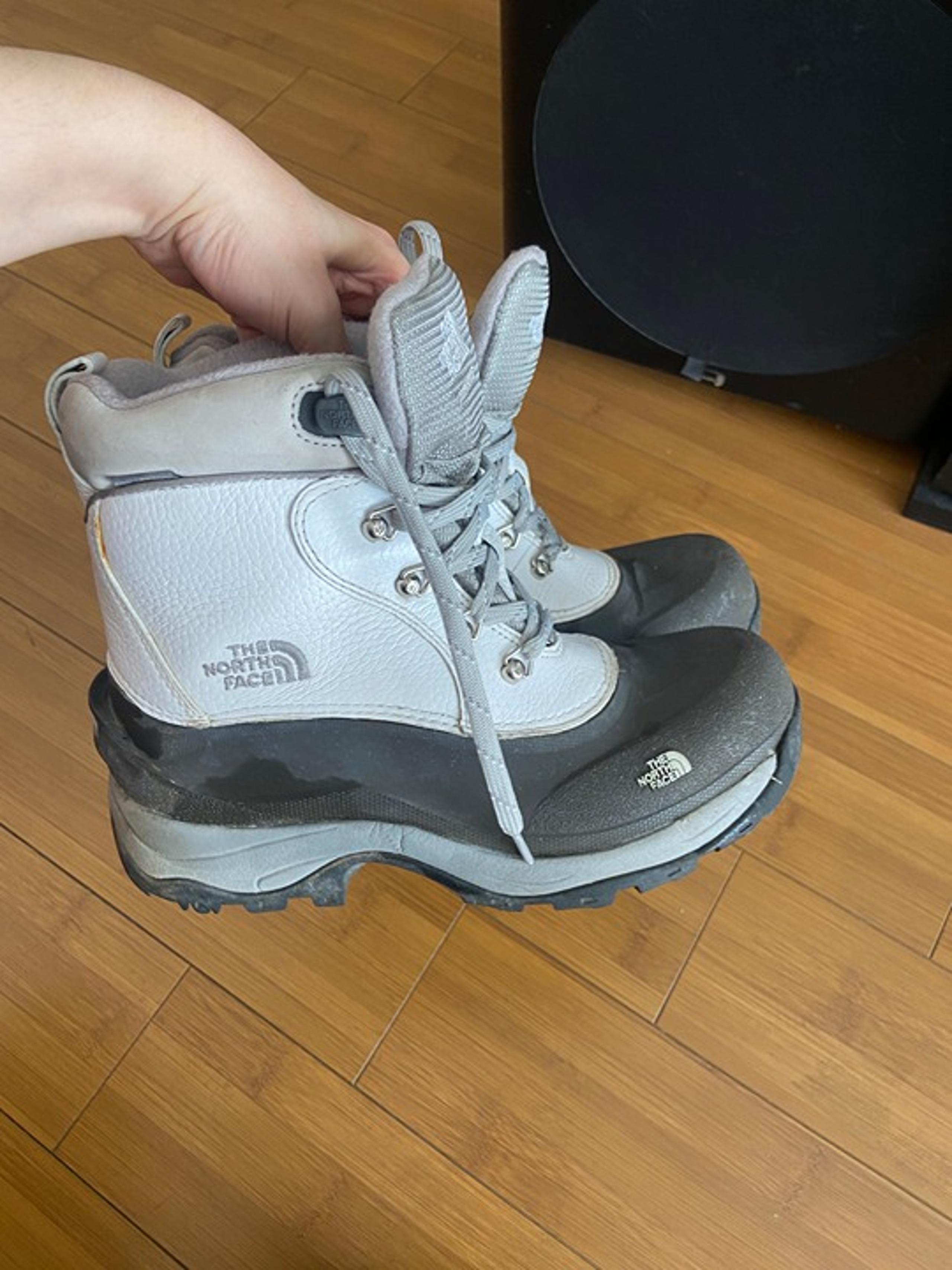 The North Face Women’s Primaloft Winter Boots Size 7.5 Waterproof