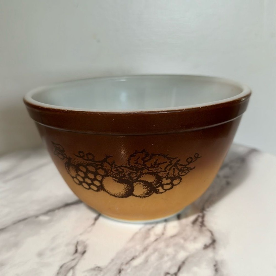 Vintage Pyrex Bowl Old Orchard 1.5 quart Brown with Fruit Design 6