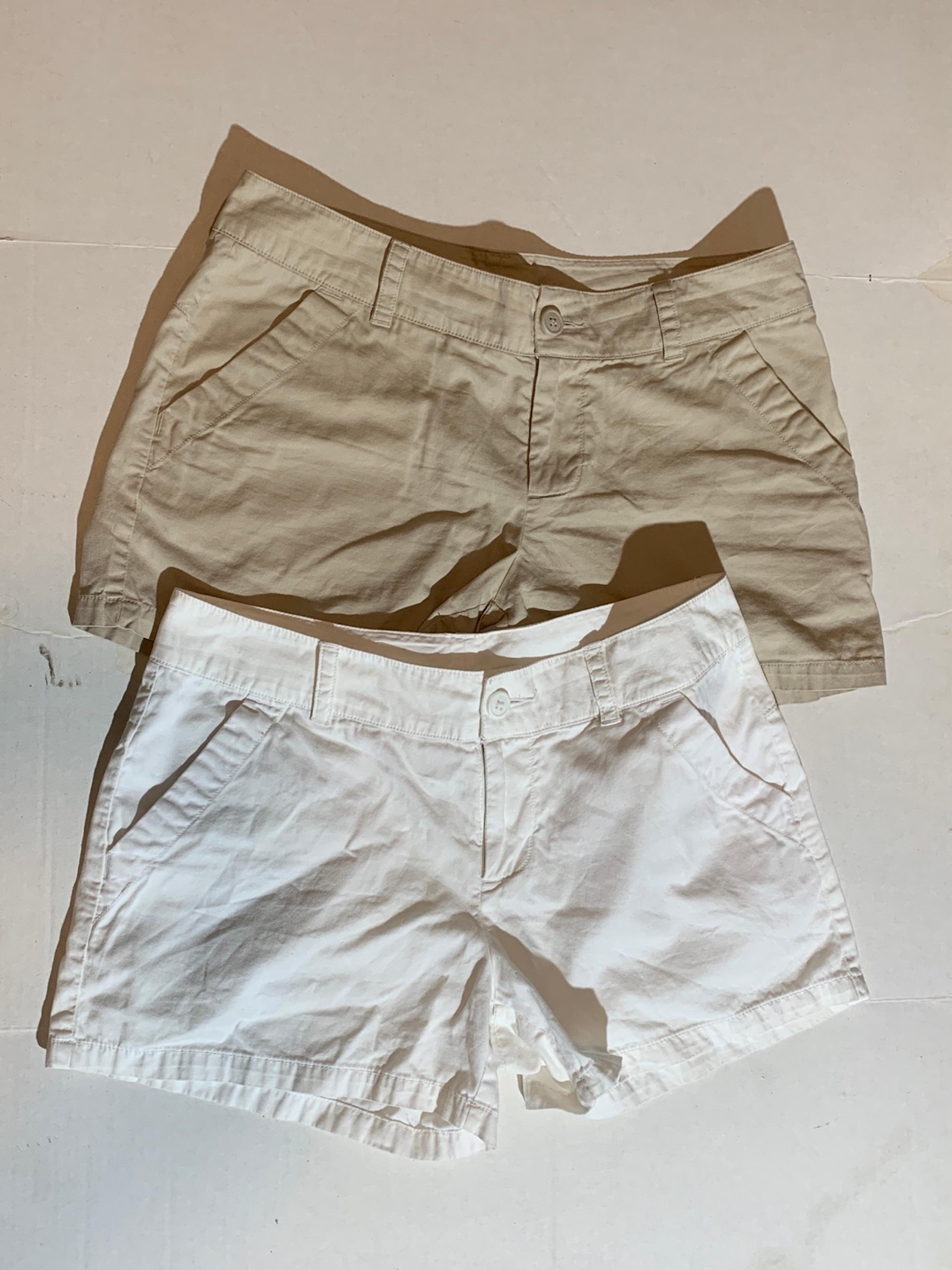 2 Pair Columbia Sportswear Women 8 Chino Soft Cotton Casual Shorts Khaki & White