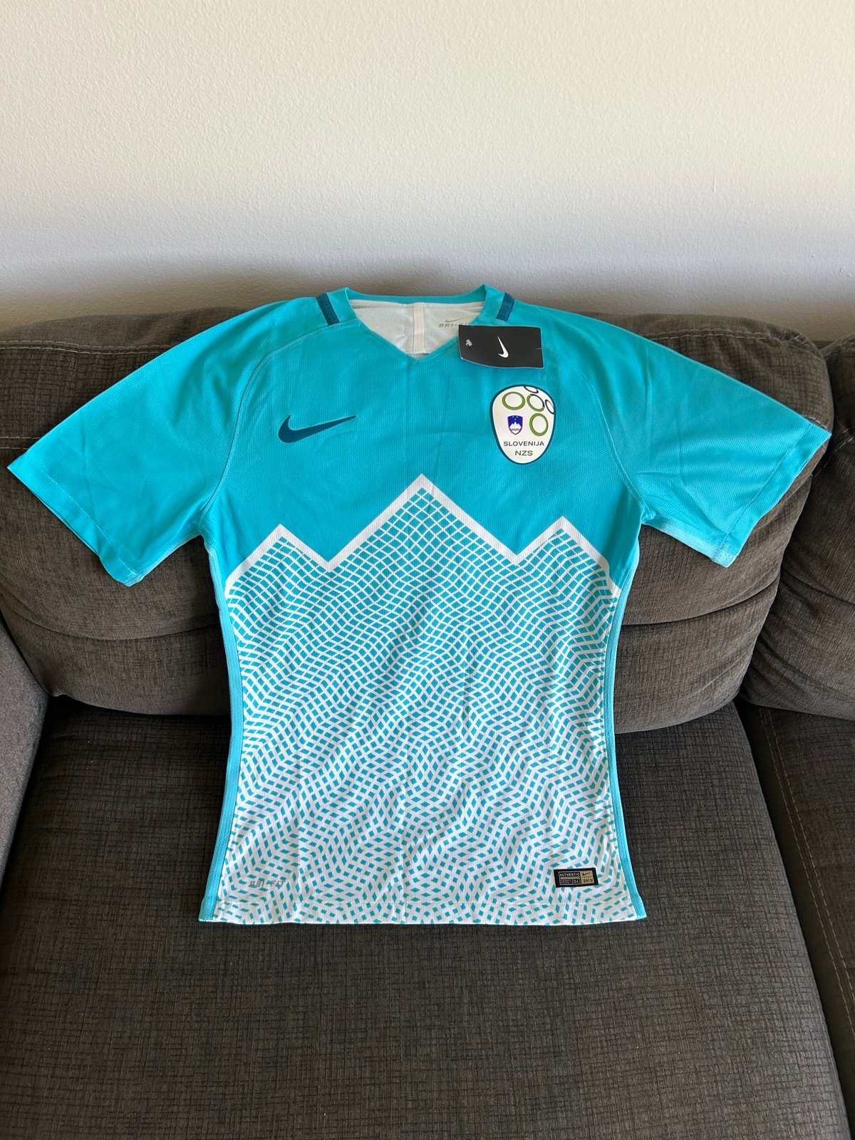 Nike Authentic Slovenia National Team Soccer Jersey Men’s Sz: M