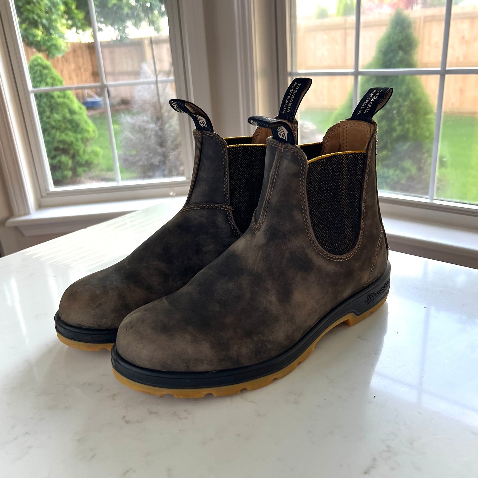 Blundstone Men’s Classic Chelsea Boots- Rustic Brown Top/Mustard-Black Bottom