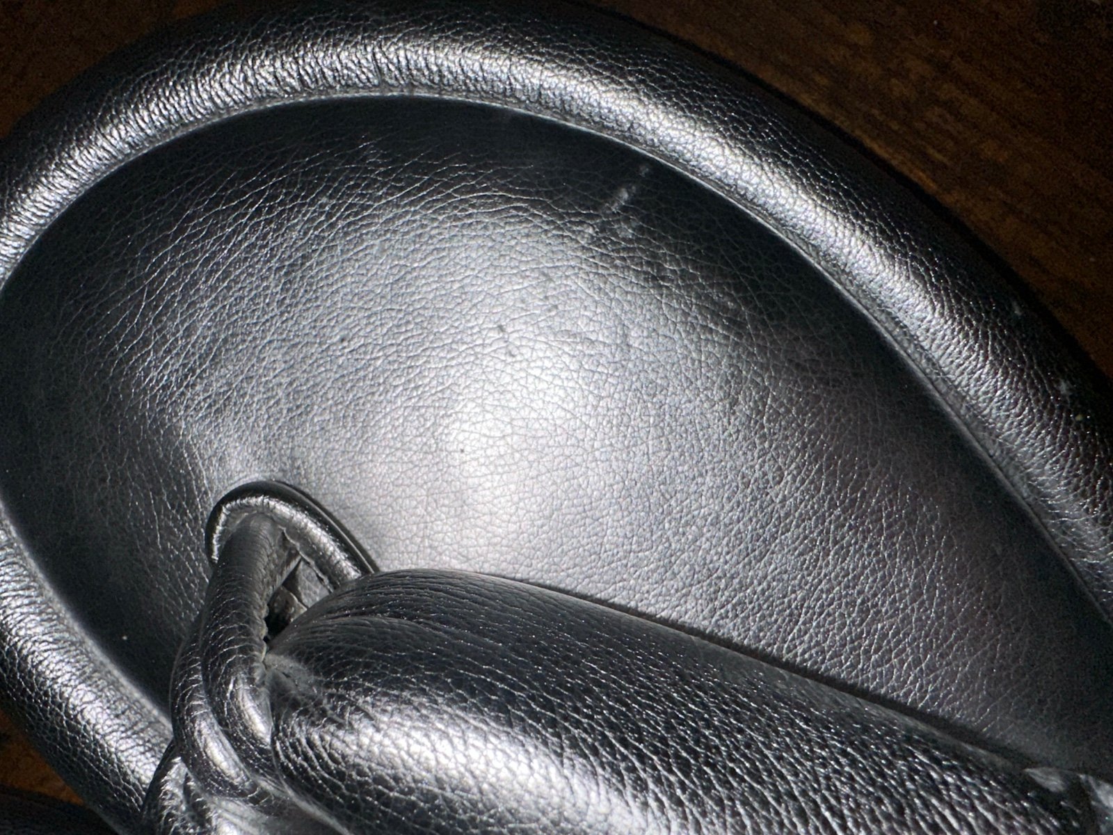 メゾンマルジェラ MM6 LAMINATED FAUX LEATHER FLIP FLOP MAISON MARGIELA MM6 LAMINATED FAUX LEATHER FLIP FLOP