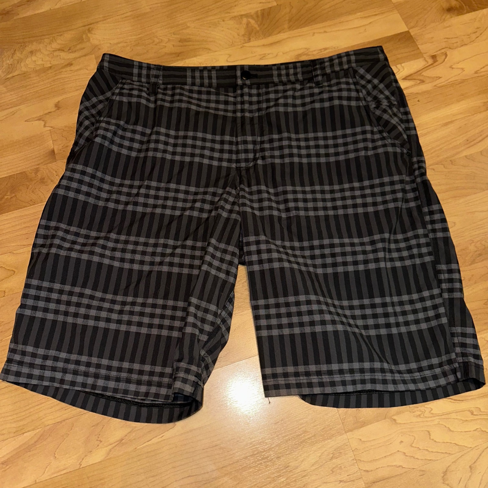 Lululemon Golf Shorts Plaid Flat Front Casual Athletic Mens Size 40