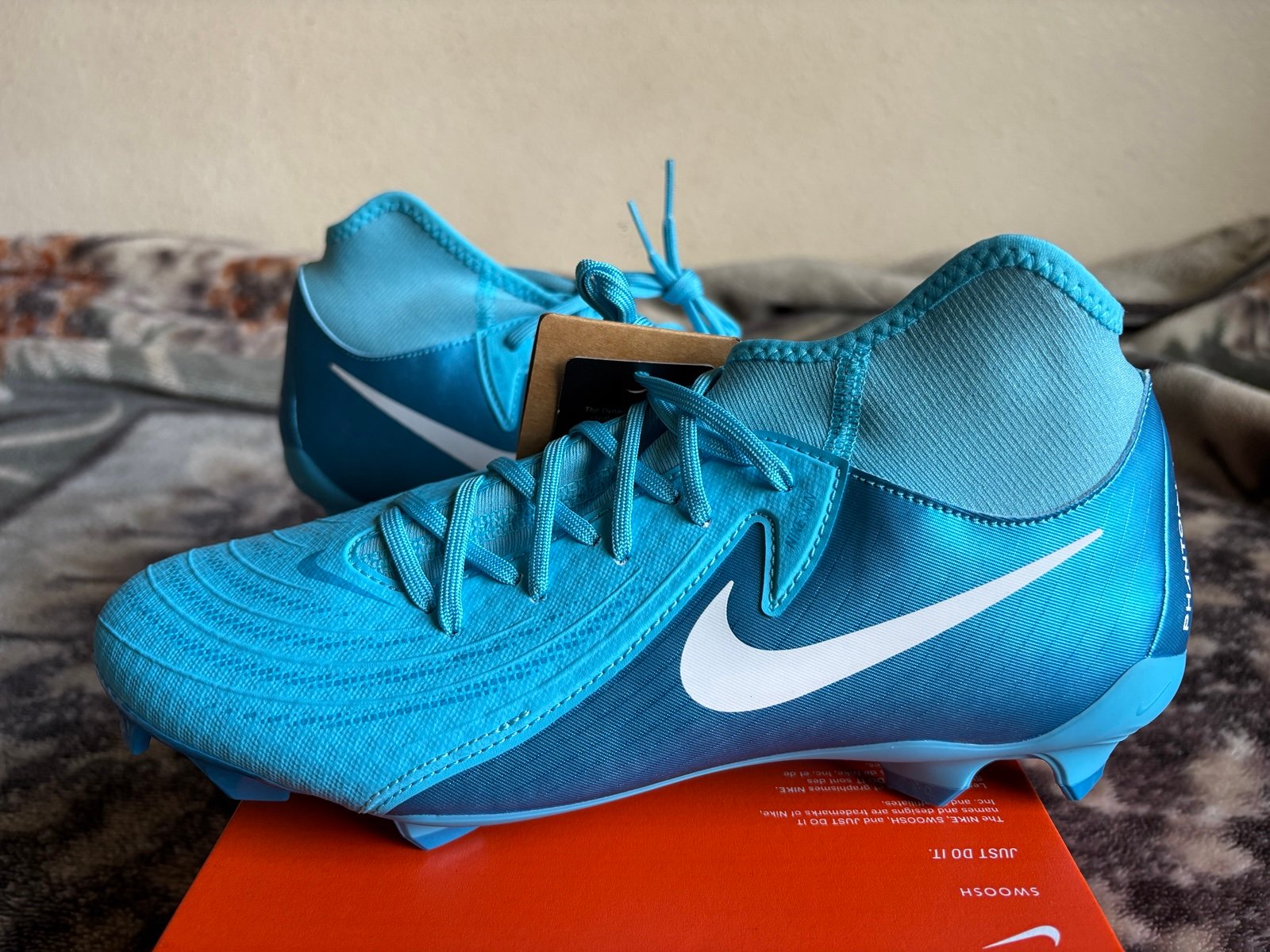 Nike PHANTOM LUNA II ACADEMY FG/MG Men’s 9.5 Women’s 11 FD6725-400