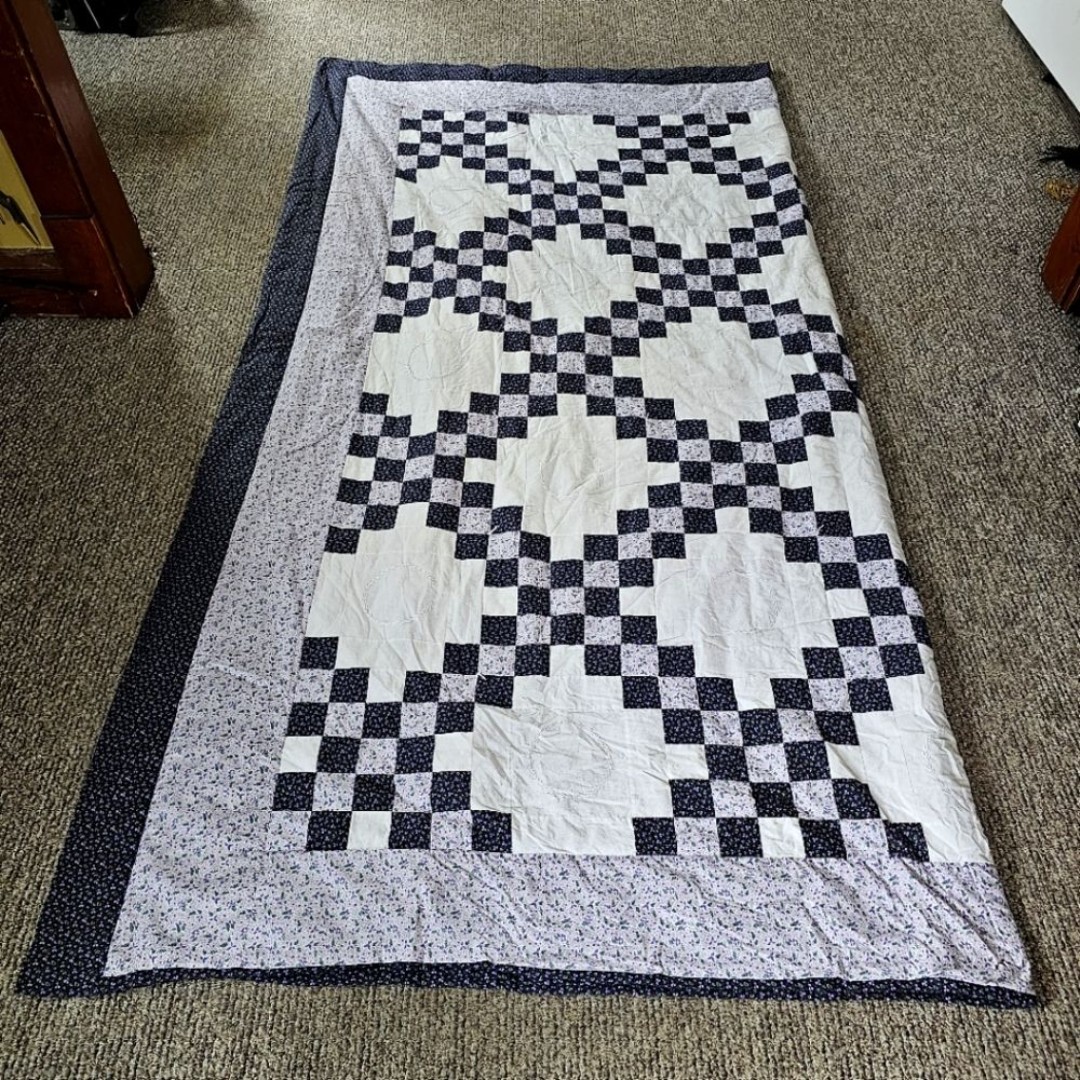 King Quilt Double Irish Chain 2-tone Purple & White Floral, Grape, & Leaf Print